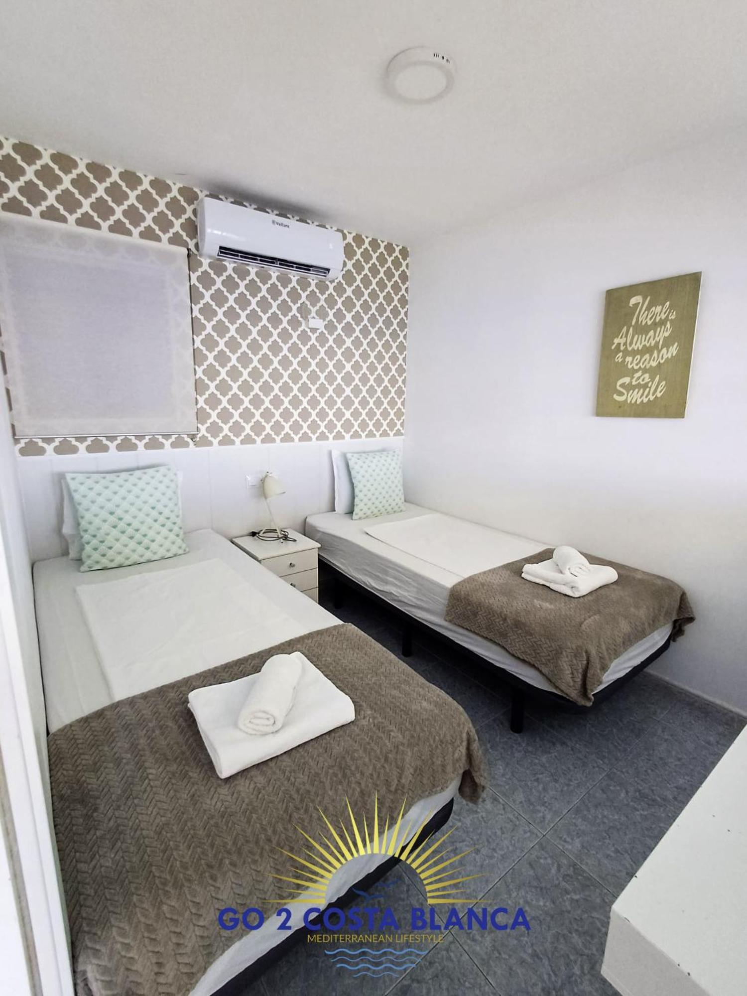 Suite On The Beach Benidorm Exteriör bild